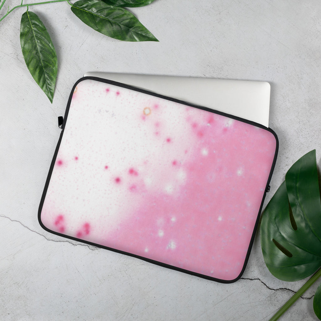 Розово-бял калъф за лаптоп 15″ lifestyle | Pink White Laptop Sleeve 15″ lifestyle