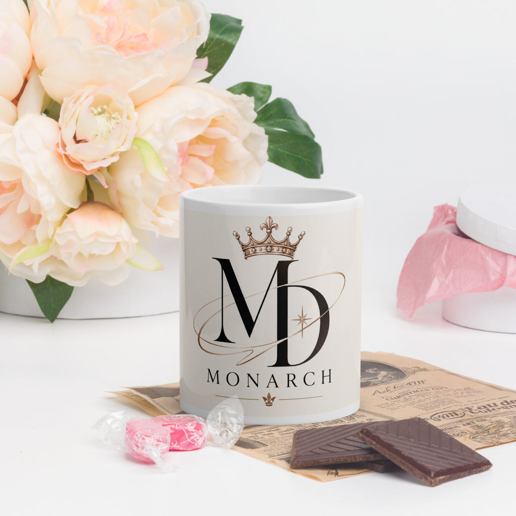 Бяла чаша MD-Monarch в офис | White Glossy Mug MD-Monarch office lifestyle