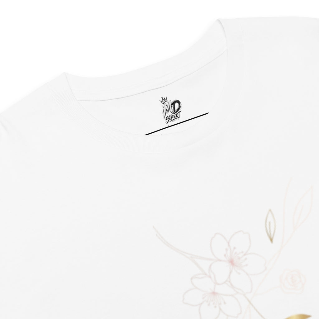 Women's white crop top – relaxed fit, 100% cotton, streetwear style
